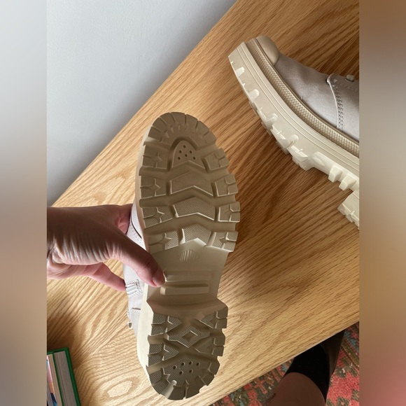 Palladium hi tops size 9 - Picture 6 of 7